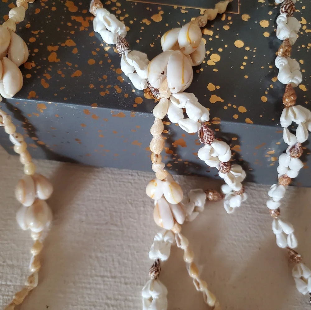 2 x Shell Necklaces - Picture 2 of 2